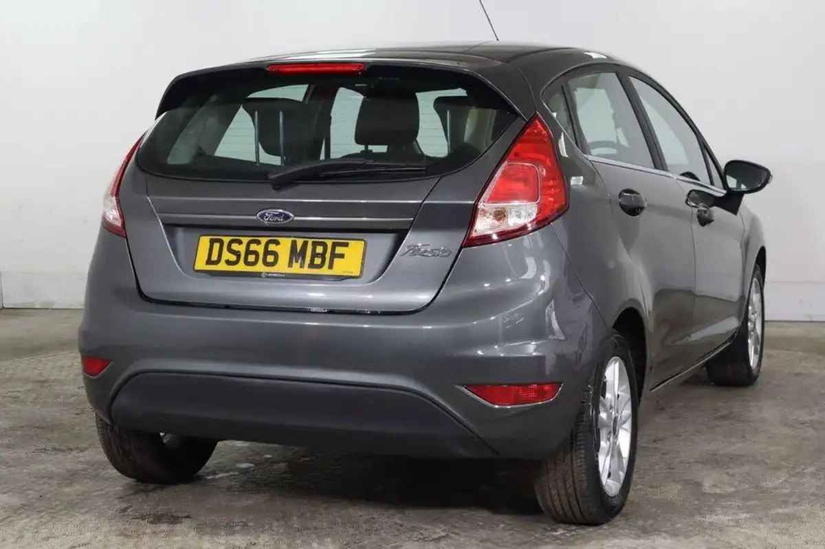 2016-ford-fiesta-125-zetec-5d-big-4
