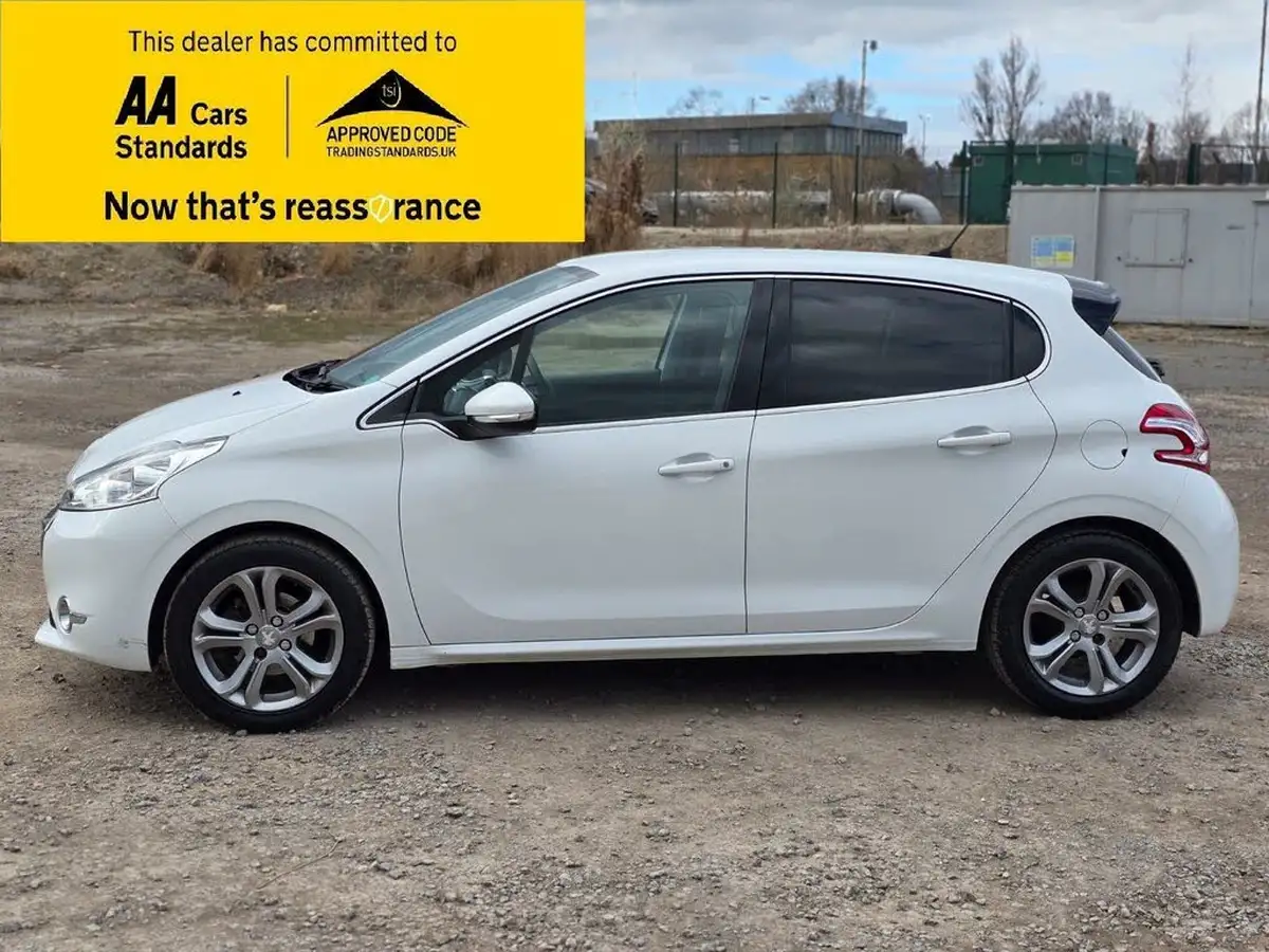 2014-peugeot-208-12-allure-ss-5d-egc-big-11
