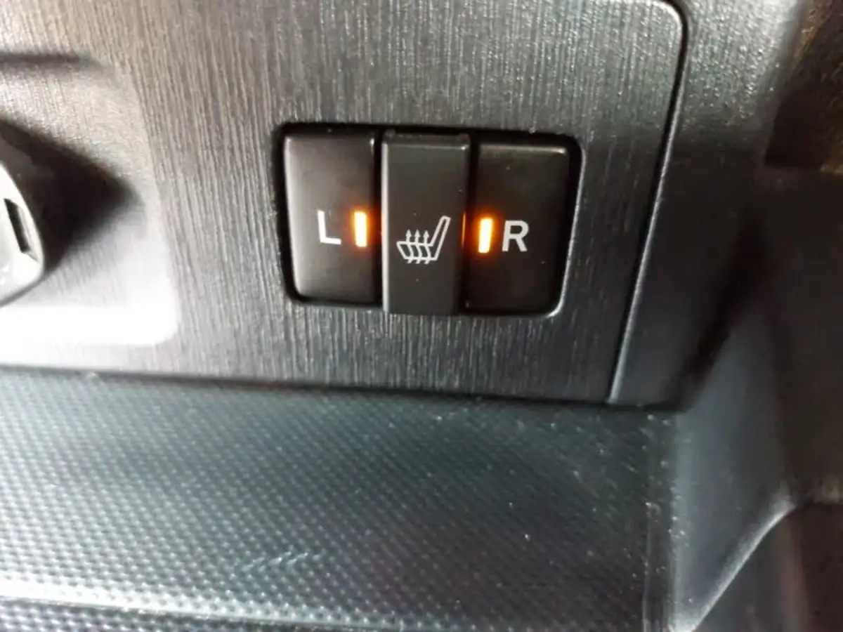 2020-toyota-prius-18-vvt-i-excel-big-17