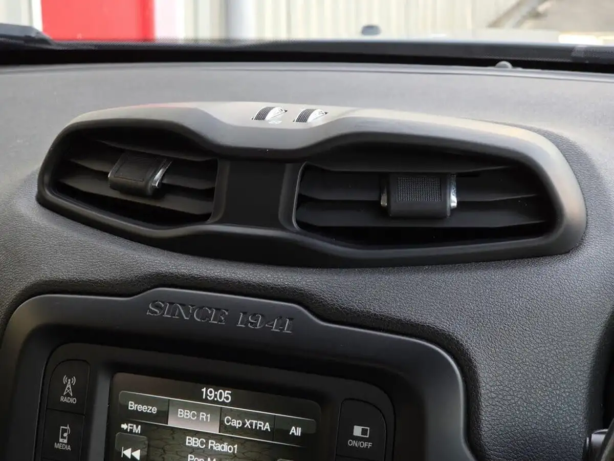 2016-jeep-renegade-14-multiair-ii-longitude-big-15