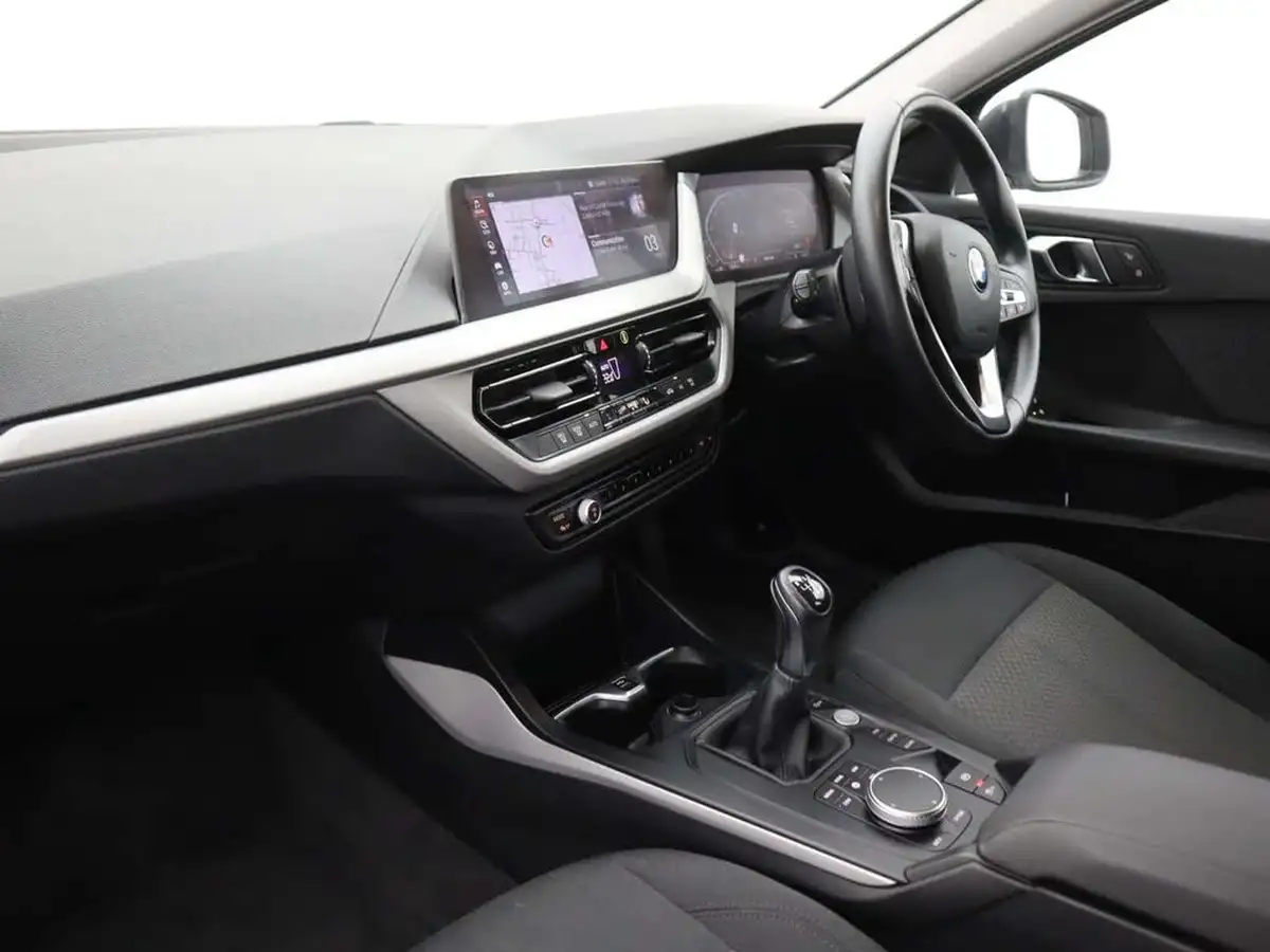 2022-bmw-1-series-15-118i-se-big-12
