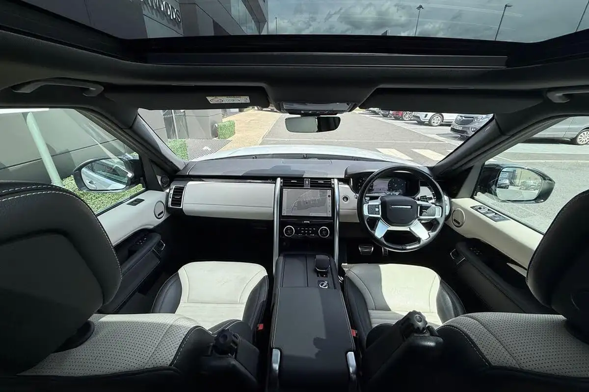 2021-land-rover-discovery-30-d250-r-dynamic-se-250ps-big-3