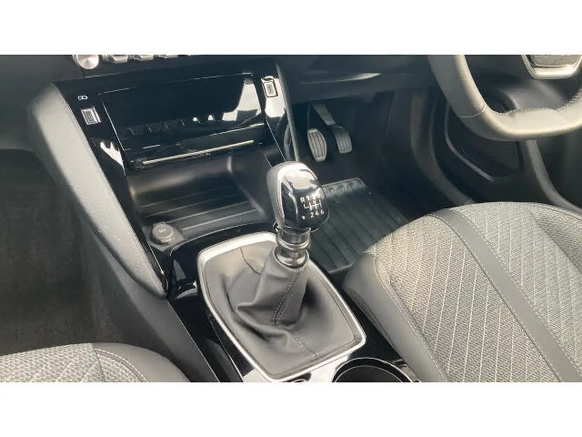 2025-peugeot-2008-suv-12-puretech-allure-130ps-big-12