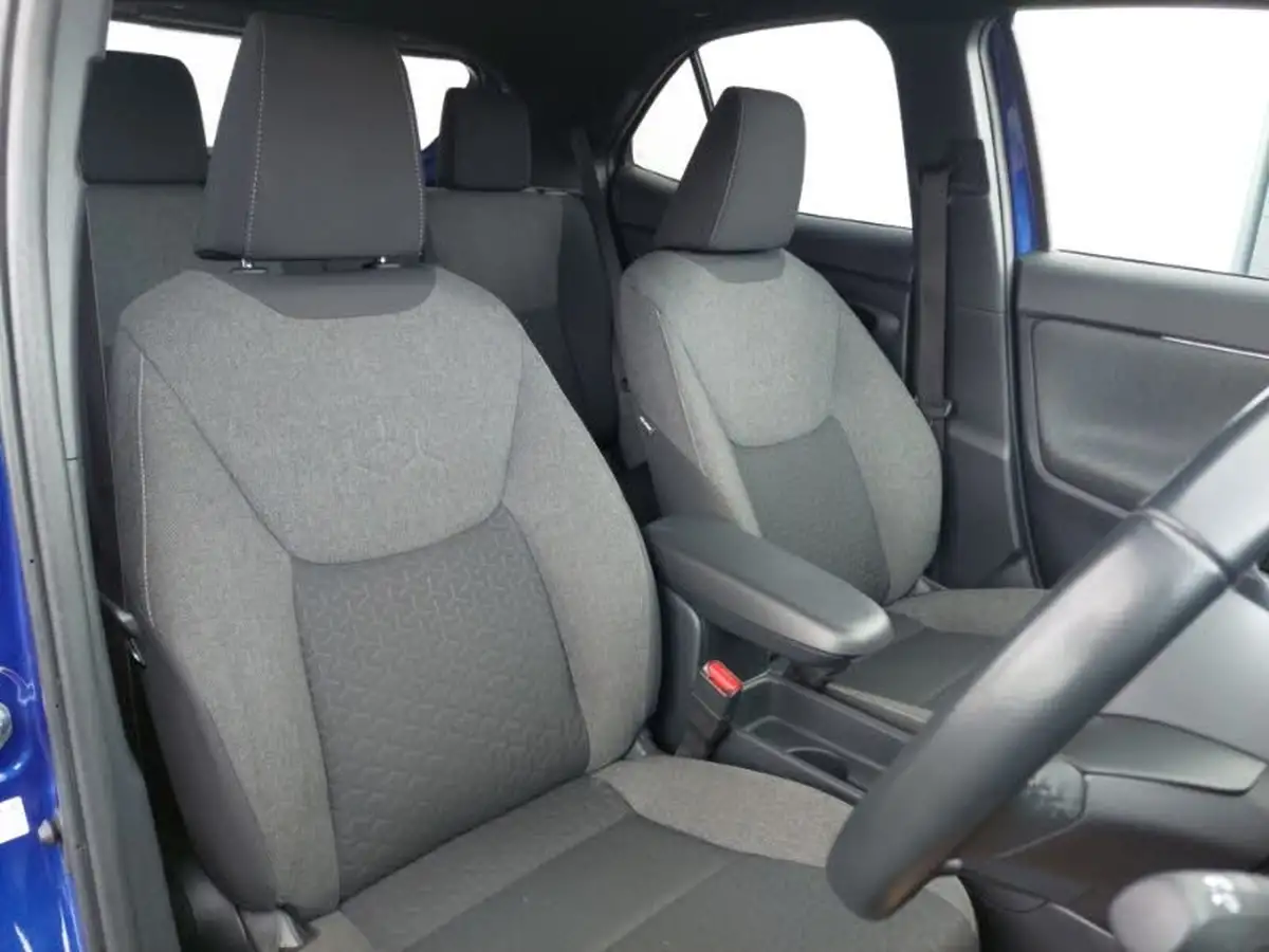 2021-toyota-yaris-15-vvt-i-design-panoramic-roof-big-12