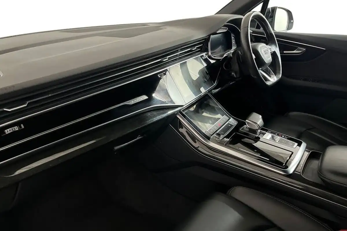 2020-audi-q7-30-55-tfsi-black-edition-big-10