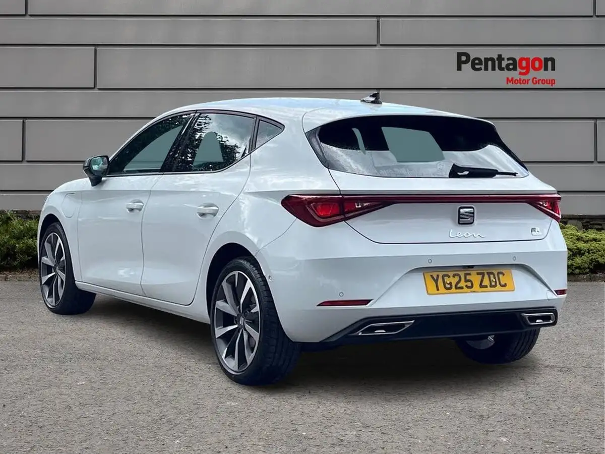 2025-seat-leon-15-e-hybrid-fr-sport-hatchback-big-1