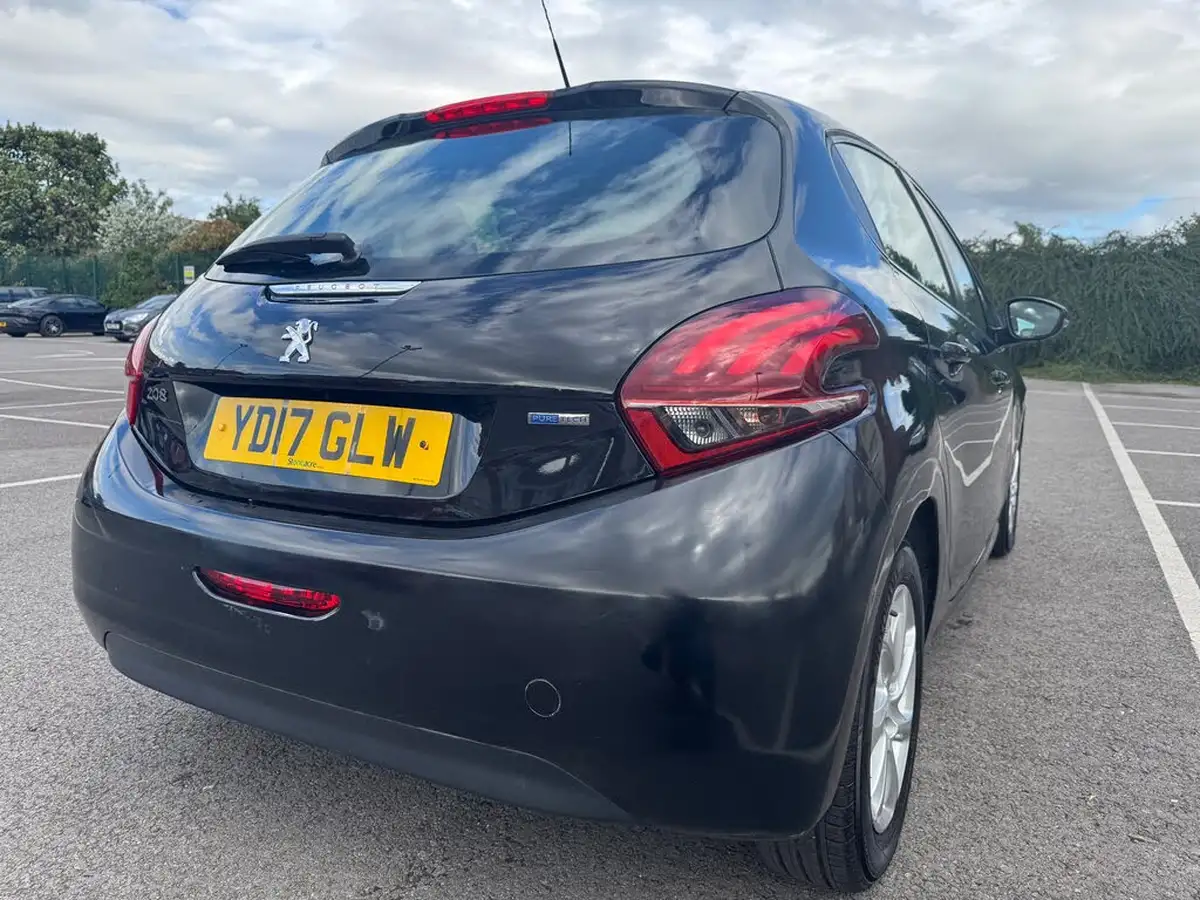 2017-peugeot-208-12-puretech-active-82bhp-5d-big-9
