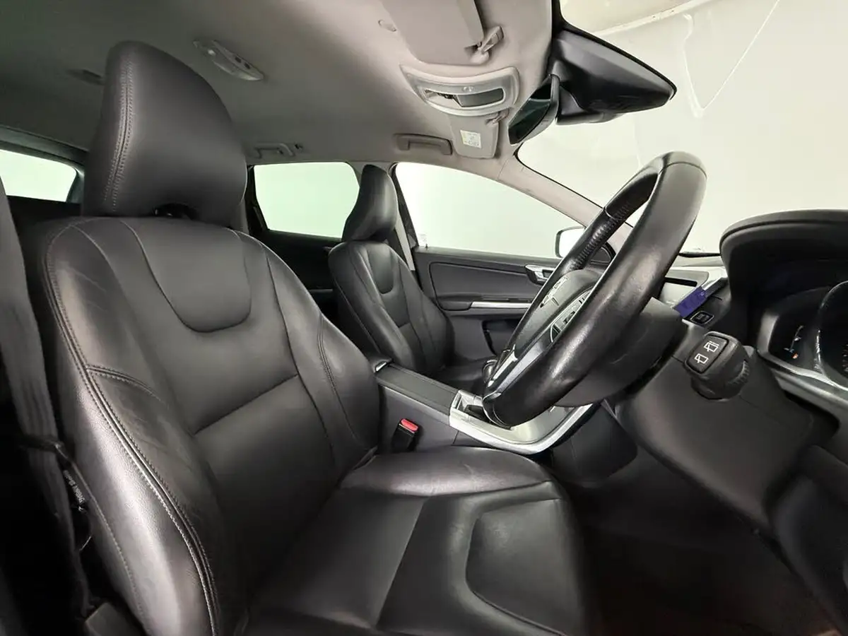 2017-volvo-xc60-24td-d5-se-lux-big-15