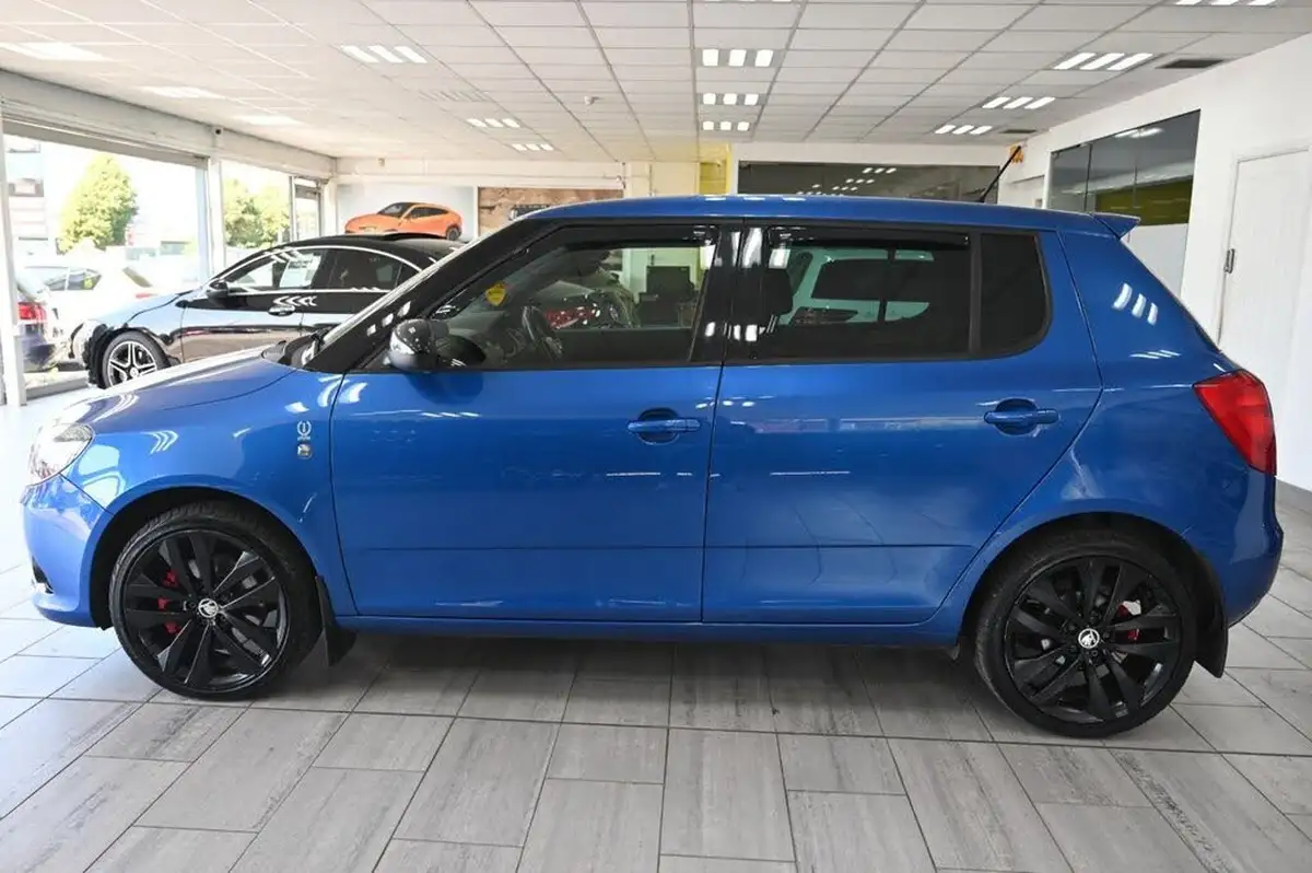 2014-skoda-fabia-14-vrs-hatchback-big-3
