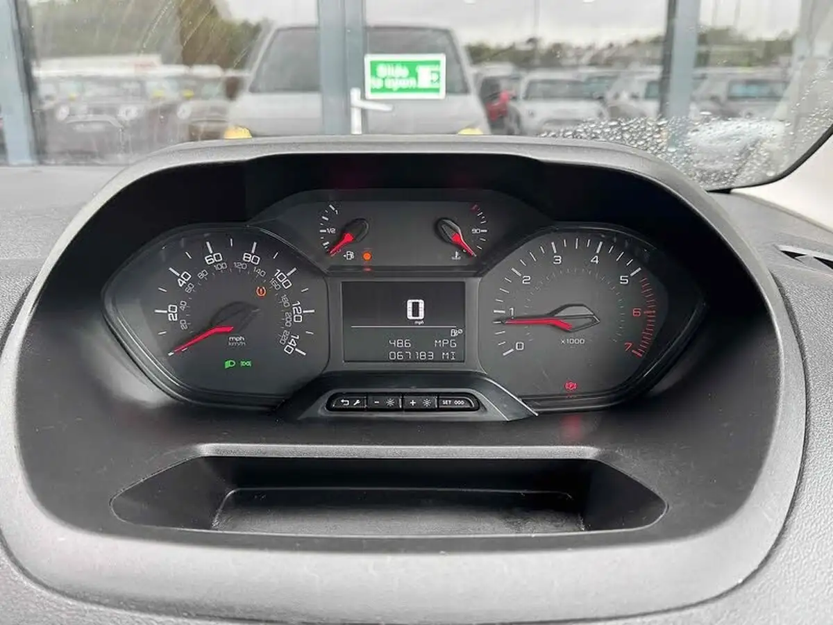 2019-peugeot-partner-15-bluehdi-1000-professional-100ps-eu6dt-panel-big-23