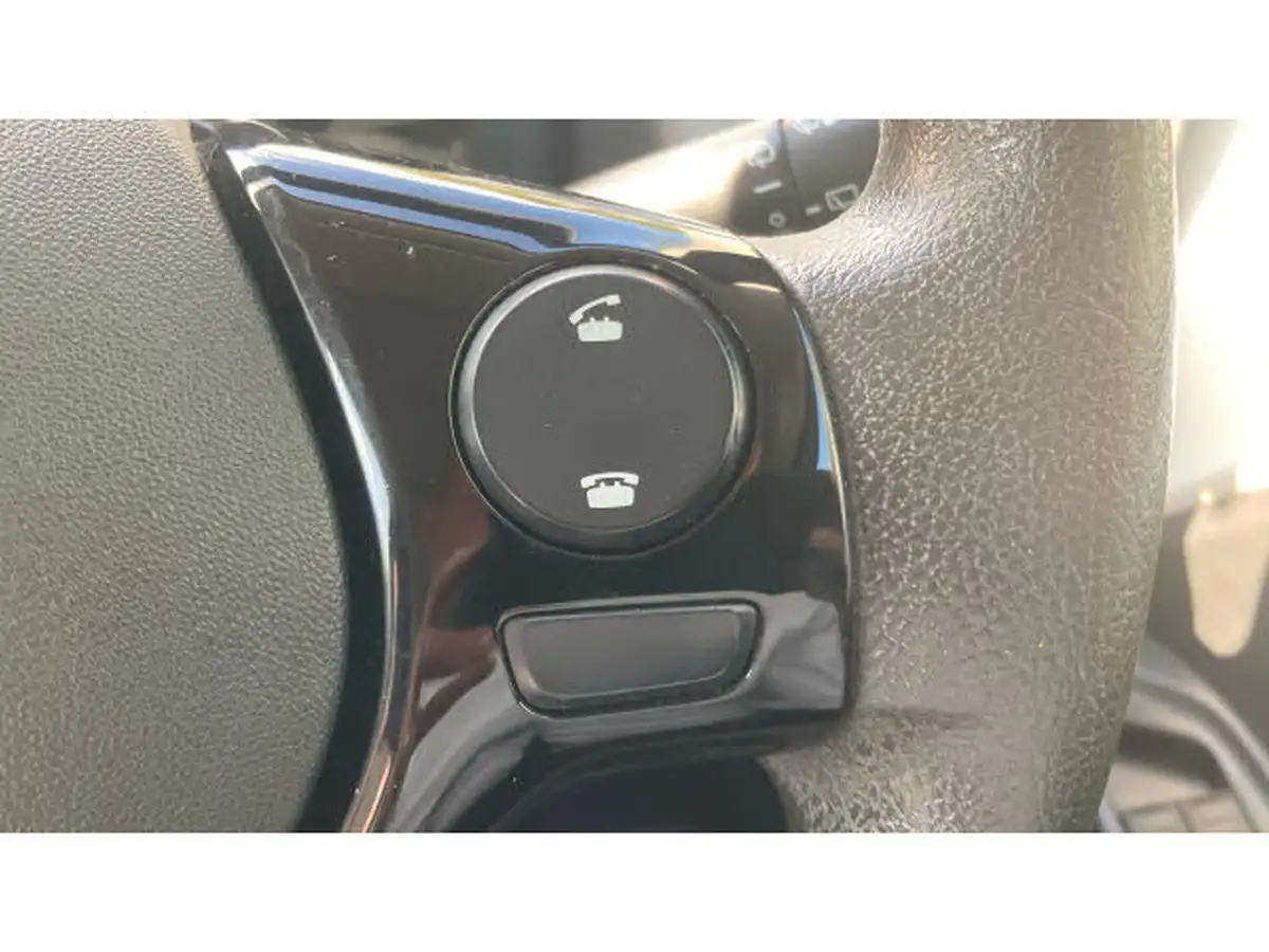 2017-citroen-c1-10-vti-feel-3d-big-37
