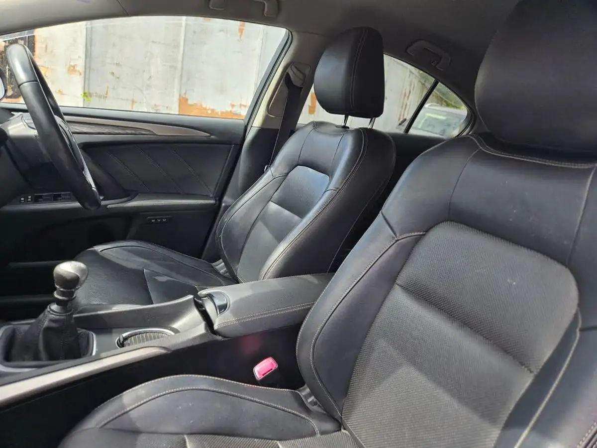 2016-toyota-avensis-20d-4d-excel-saloon-4d-big-28