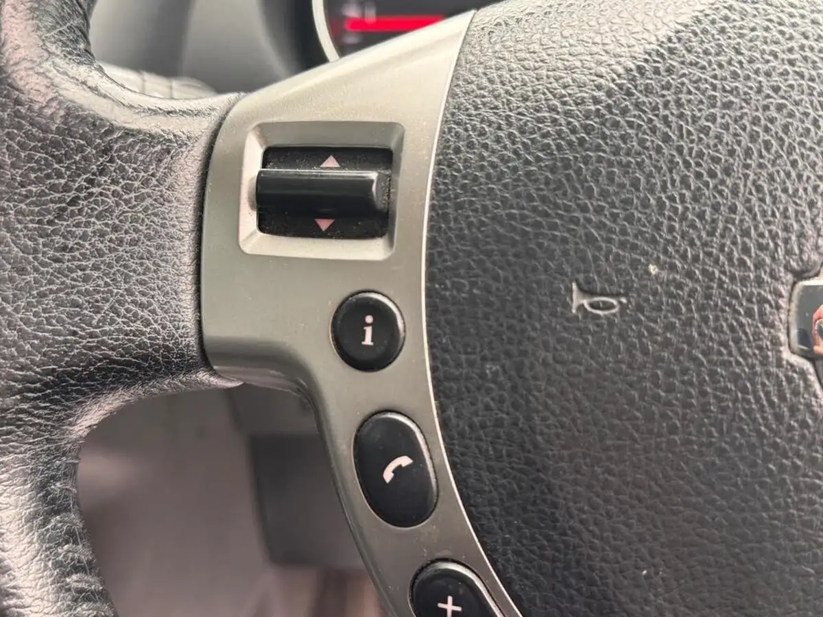 2012-nissan-qashqai-16-acenta-big-24