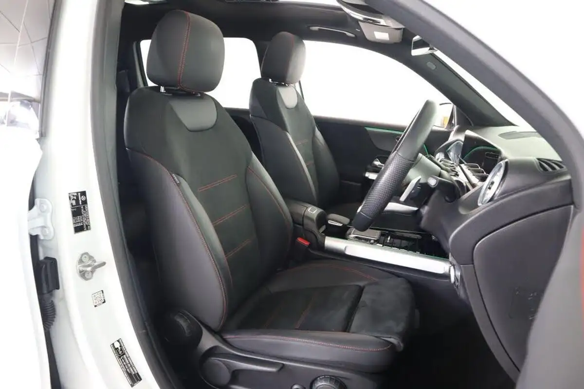 2022-mercedes-benz-glb-class-20d-glb220d-amg-line-premium-plus-big-12