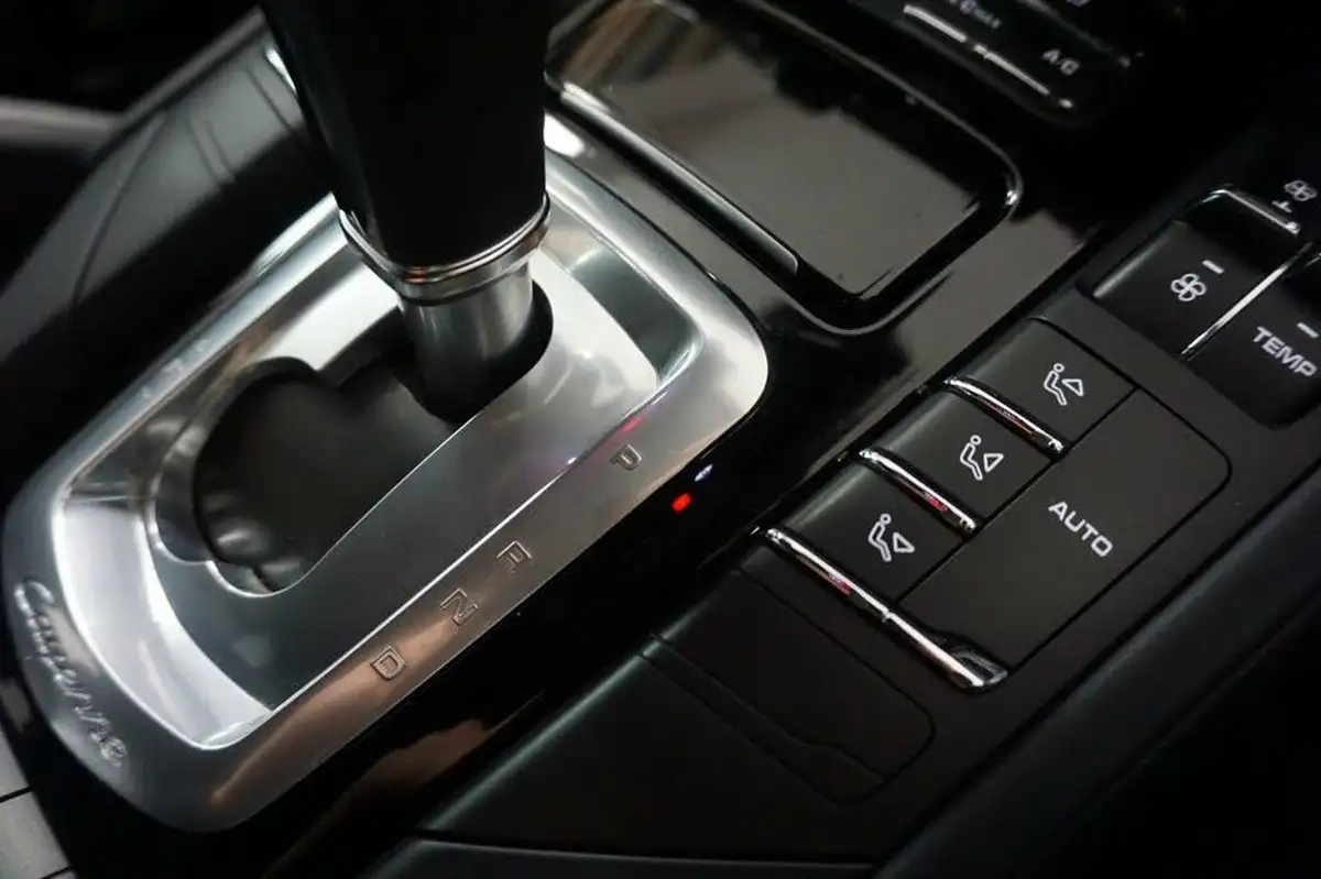 2014-porsche-cayenne-30td-big-24