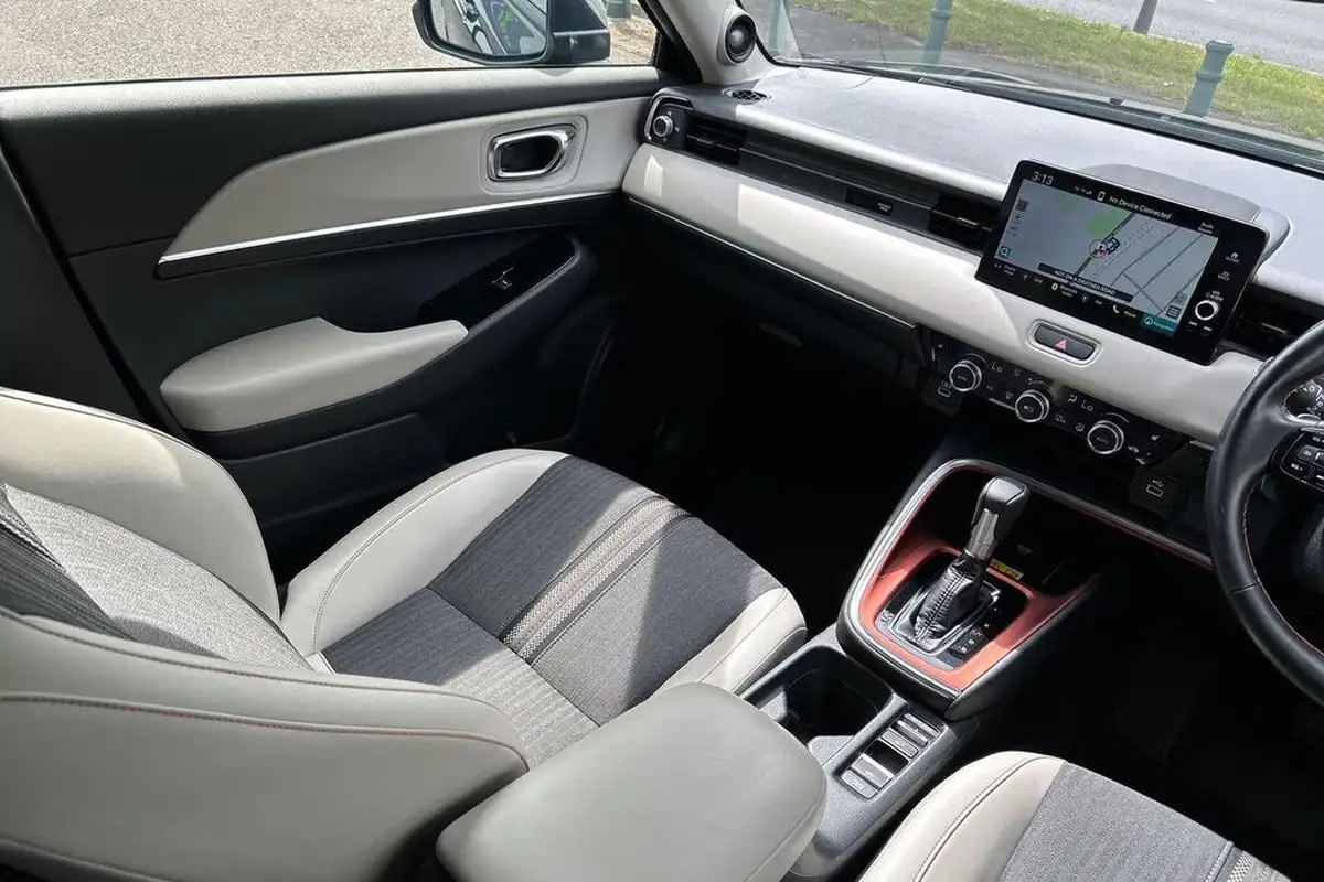 2022-honda-hr-v-15-i-mmd-advance-style-big-38