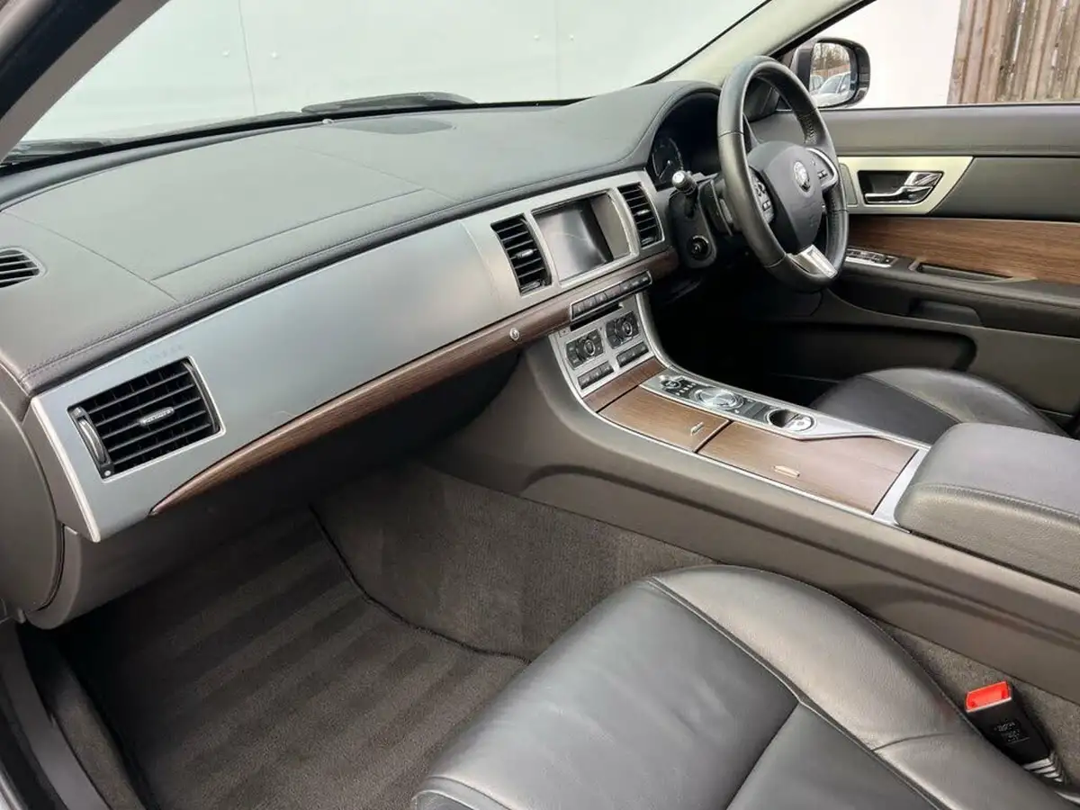 2015-jaguar-xf-22td-luxury-200ps-saloon-4d-big-20