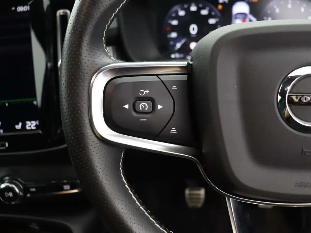 2020-volvo-xc40-15-t3-r-design-pro-big-37