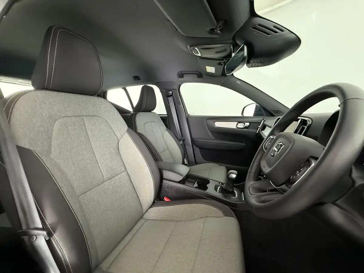 2021-volvo-xc40-15-t3-momentum-161bhp-big-14