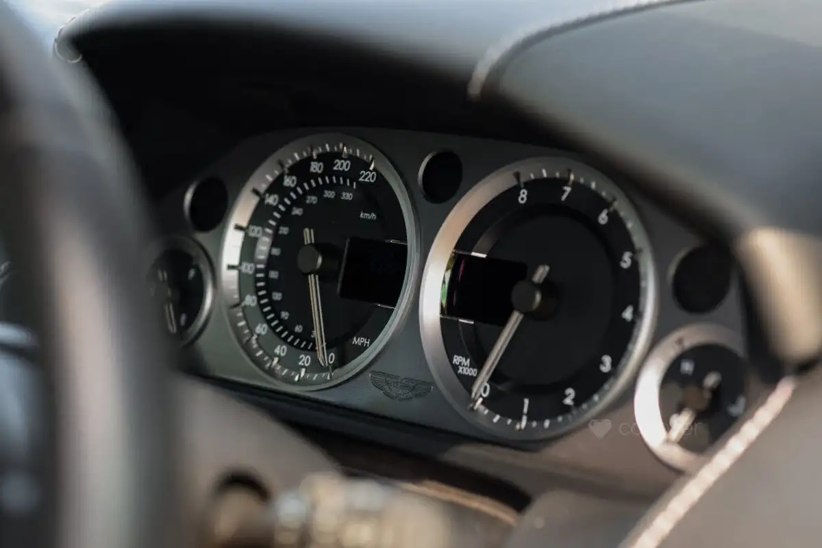 2013-aston-martin-vantage-47-coupe-big-65