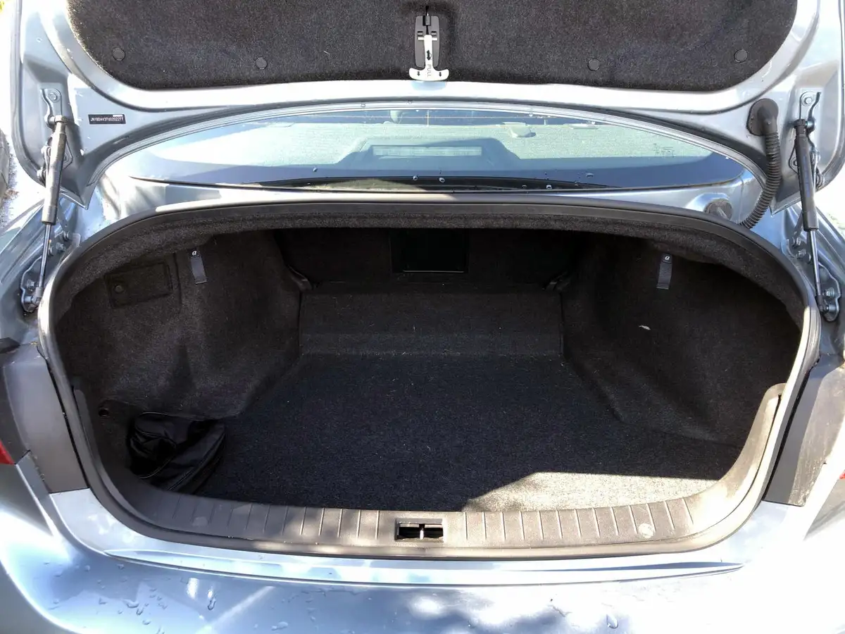 2015-infiniti-q50-22td-executive-big-6