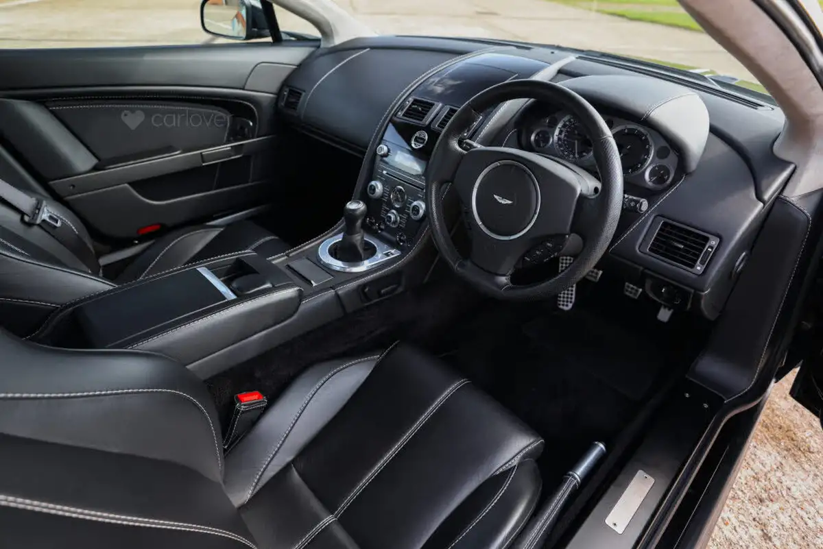 2013-aston-martin-vantage-47-coupe-big-41