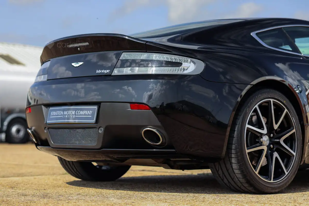 2013-aston-martin-vantage-47-coupe-big-17