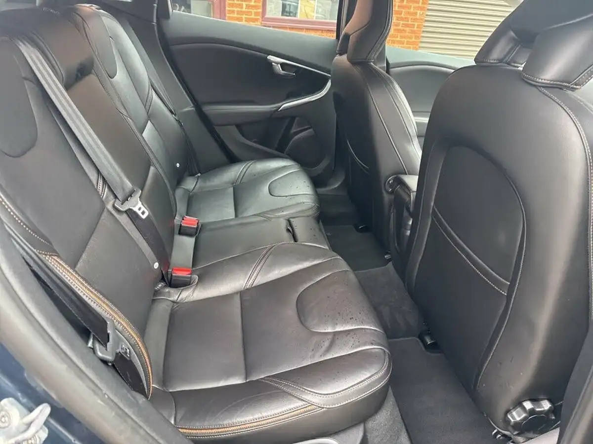 2018-volvo-v40-20td-d2-cross-country-pro-big-6