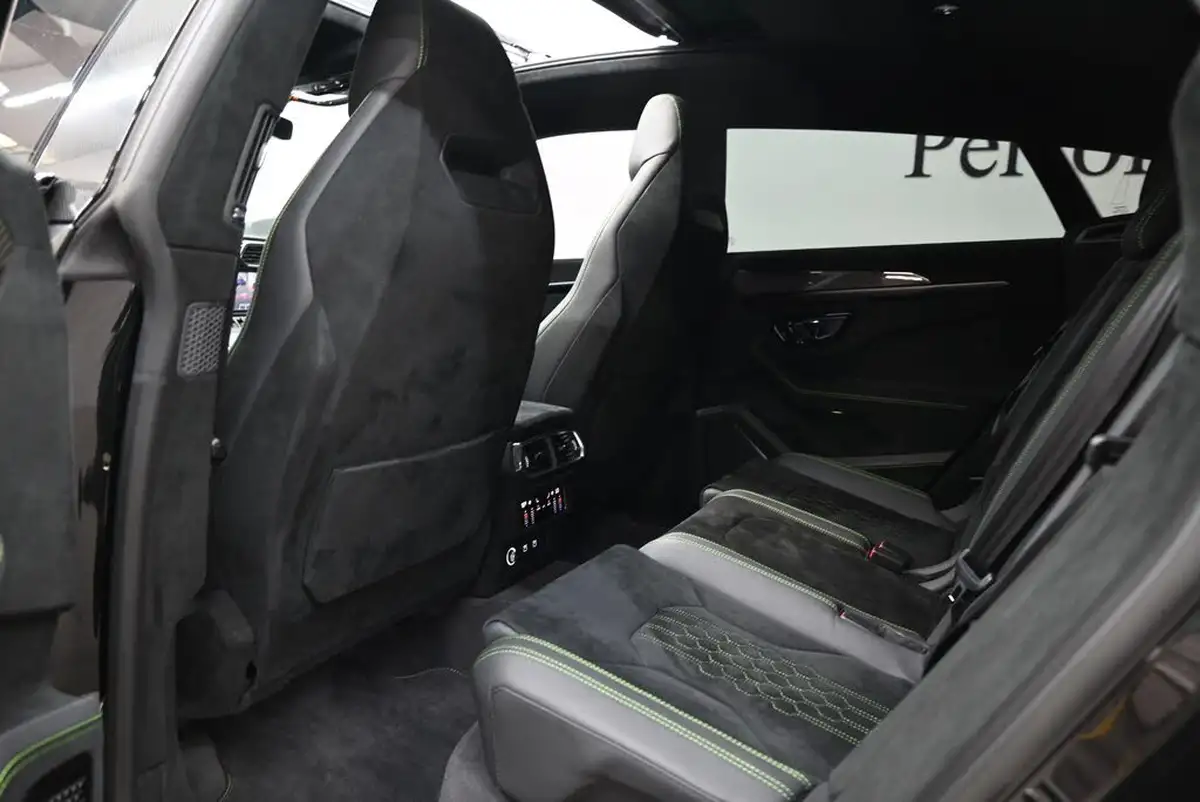 2023-lamborghini-urus-40-no-trim-big-33