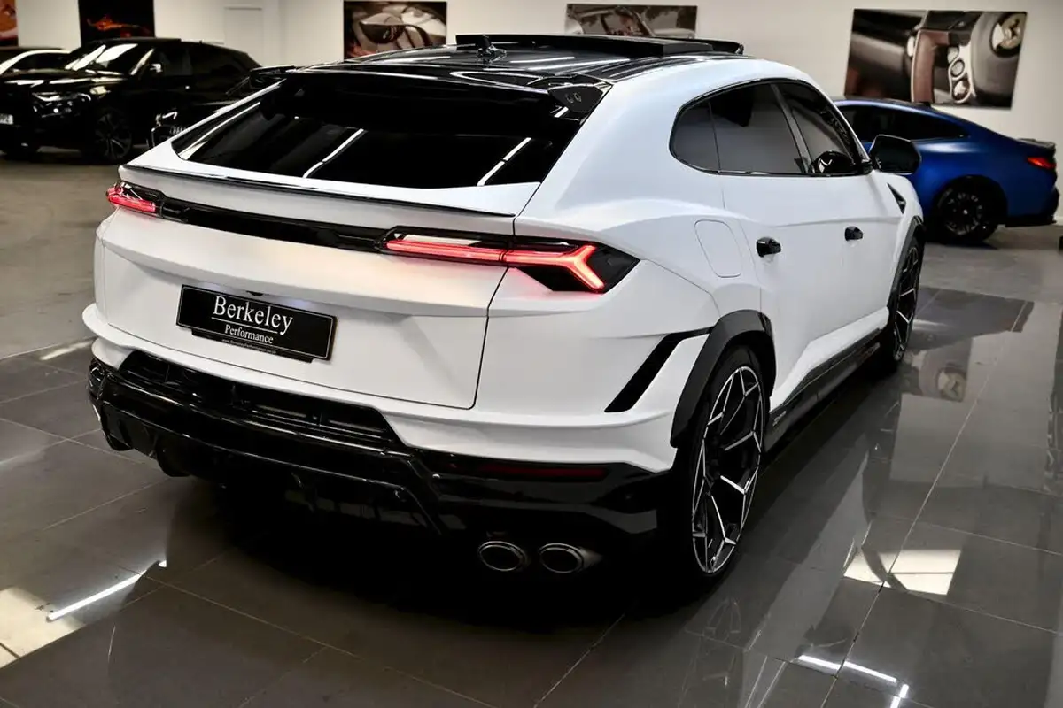 2023-lamborghini-urus-40-no-trim-big-9
