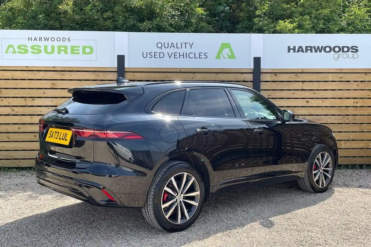 2023-jaguar-f-pace-20-d200-r-dynamic-se-black-big-7