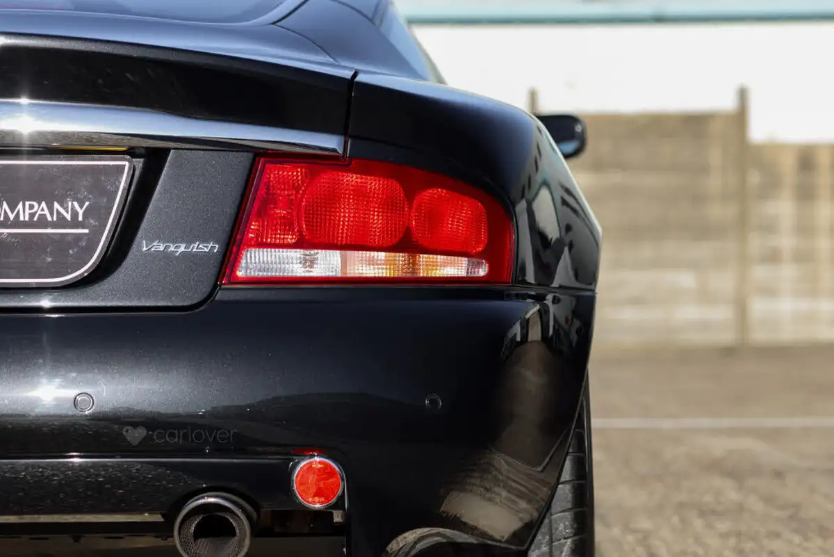 2004-aston-martin-vanquish-59-big-14