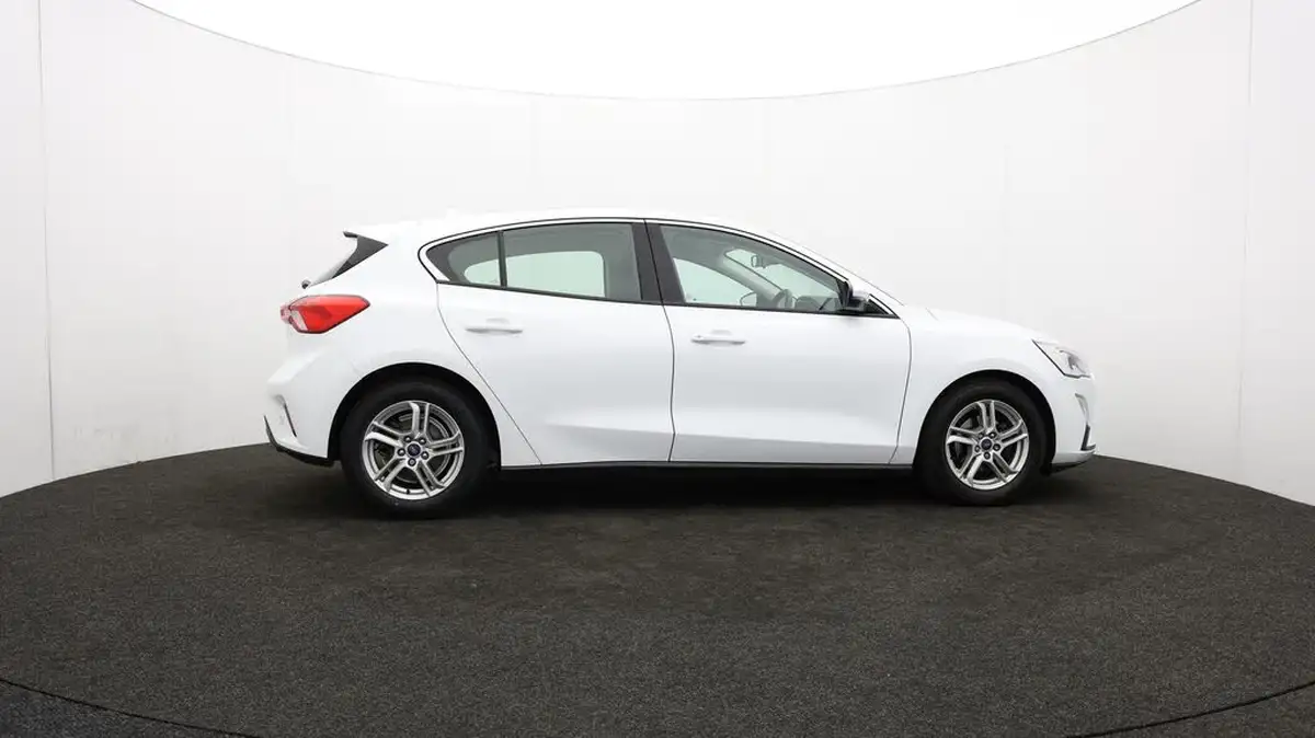 2019-ford-focus-15-zetec-120ps-hatchback-big-30