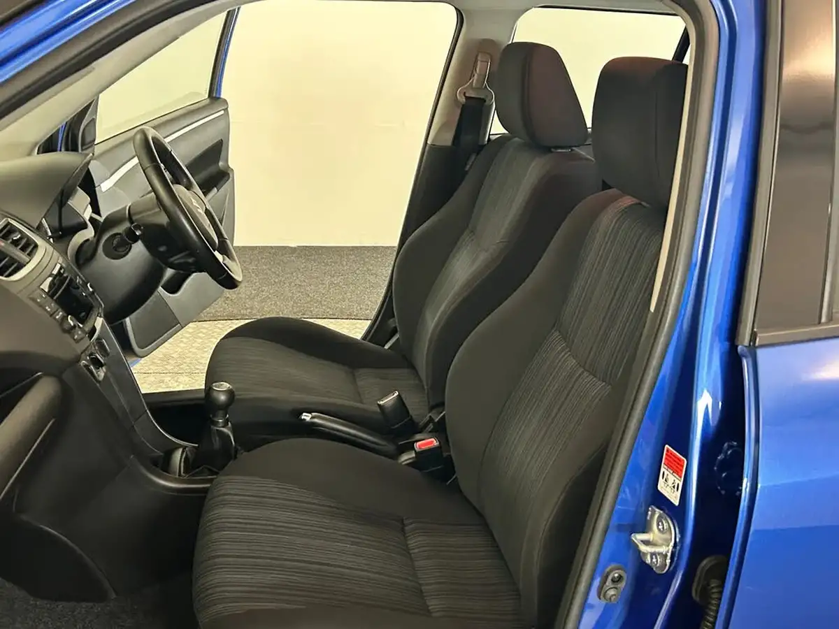 2016-suzuki-swift-12-sz3-4x4-5d-big-24