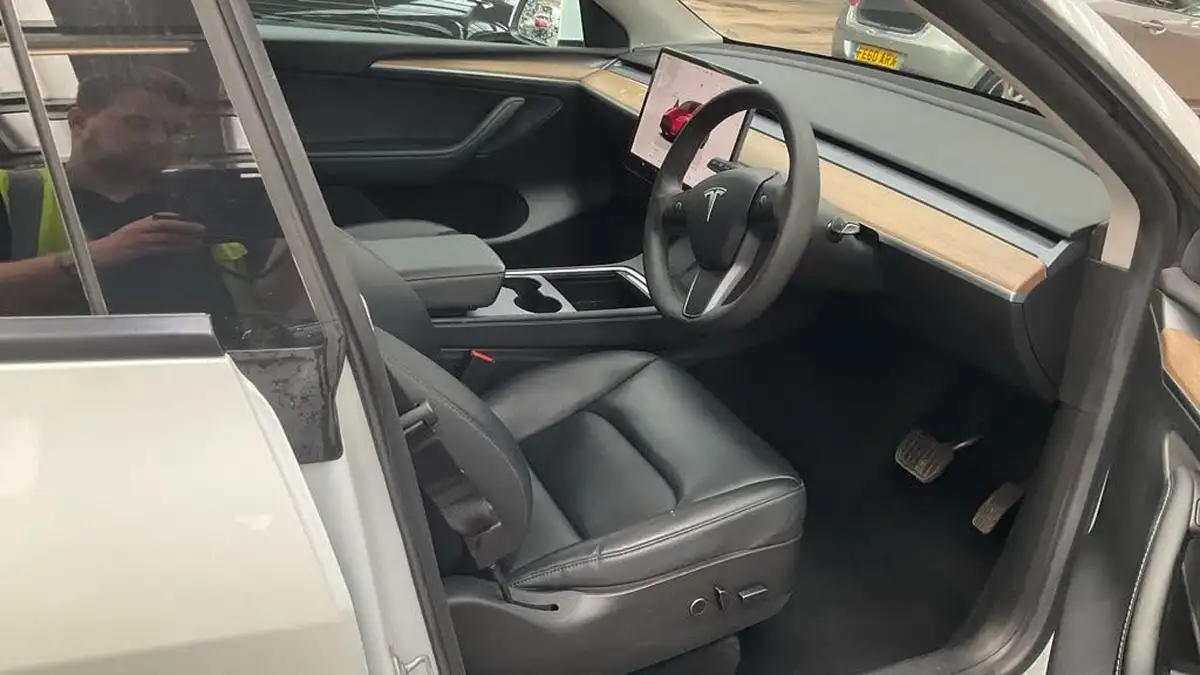 2022-tesla-model-y-e-long-range-big-2