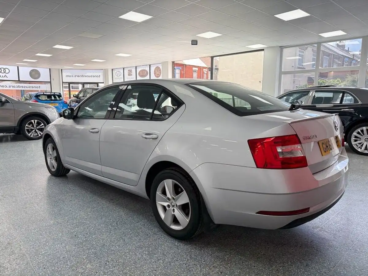 2018-skoda-octavia-15-tsi-se-act-hatchback-big-10