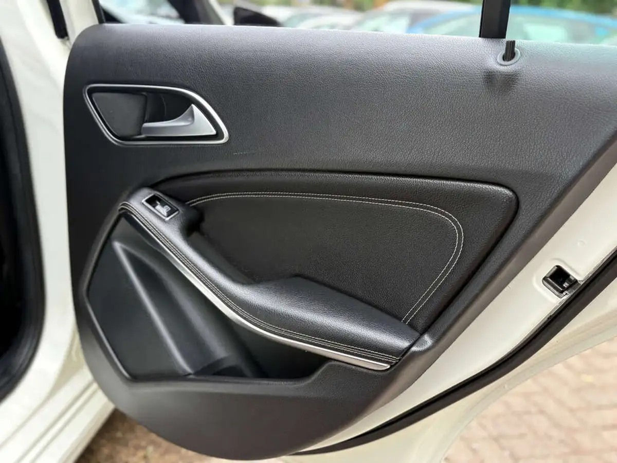 2015-mercedes-benz-a-class-15-cdi-a180-sport-109ps-big-36