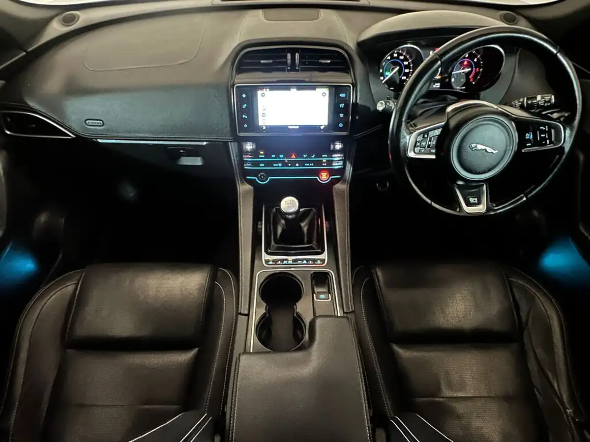 2016-jaguar-f-pace-20-i4d-r-sport-awd-big-10