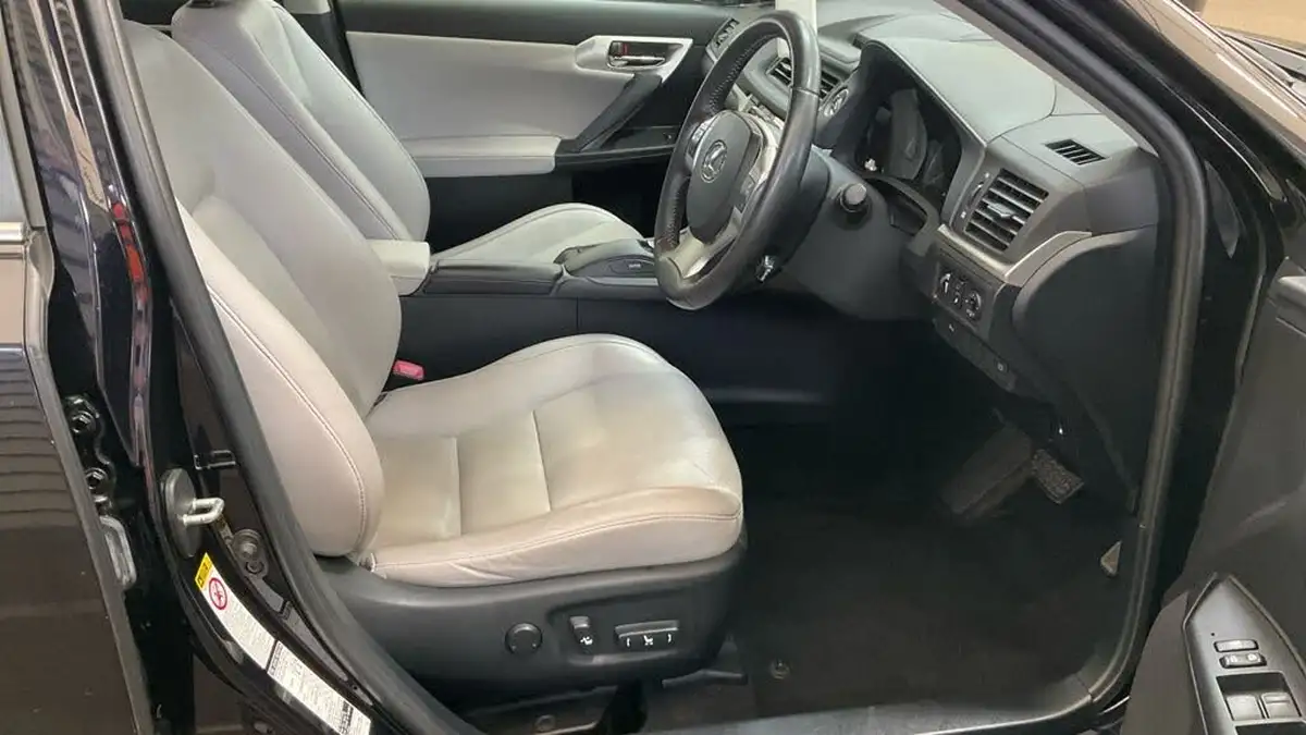 2013-lexus-ct-200h-18-premier-big-10