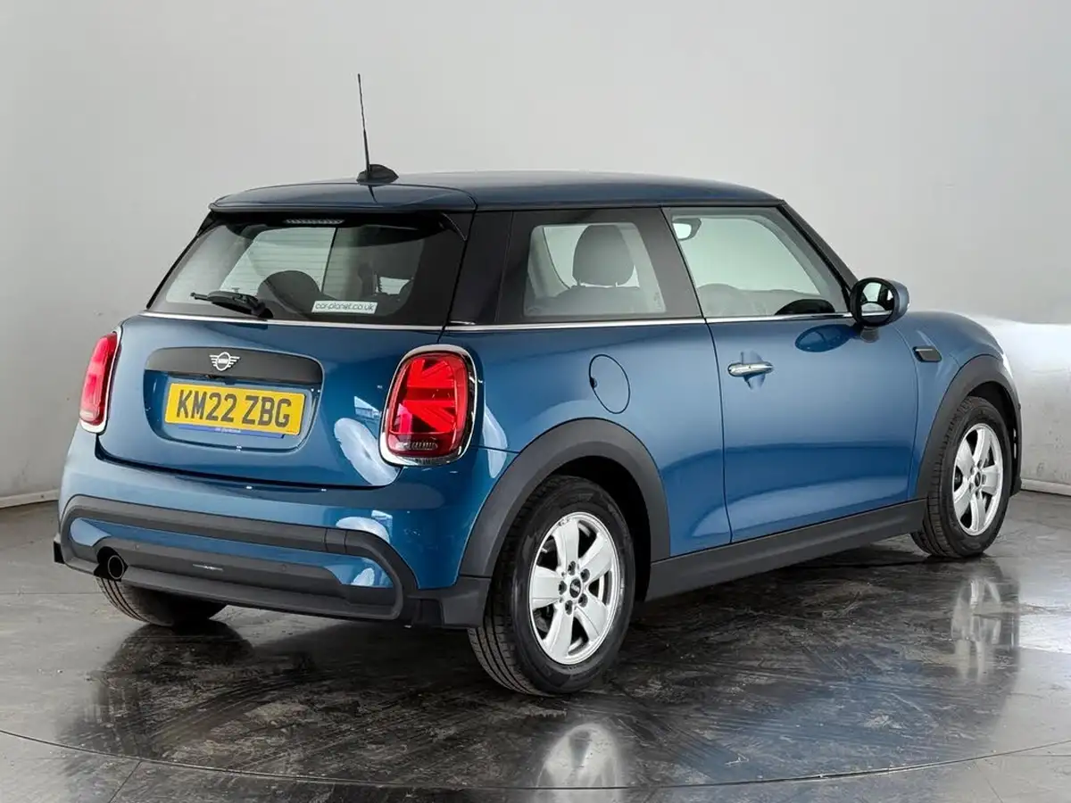 2022-mini-cooper-15-one-classic-3d-auto-big-4