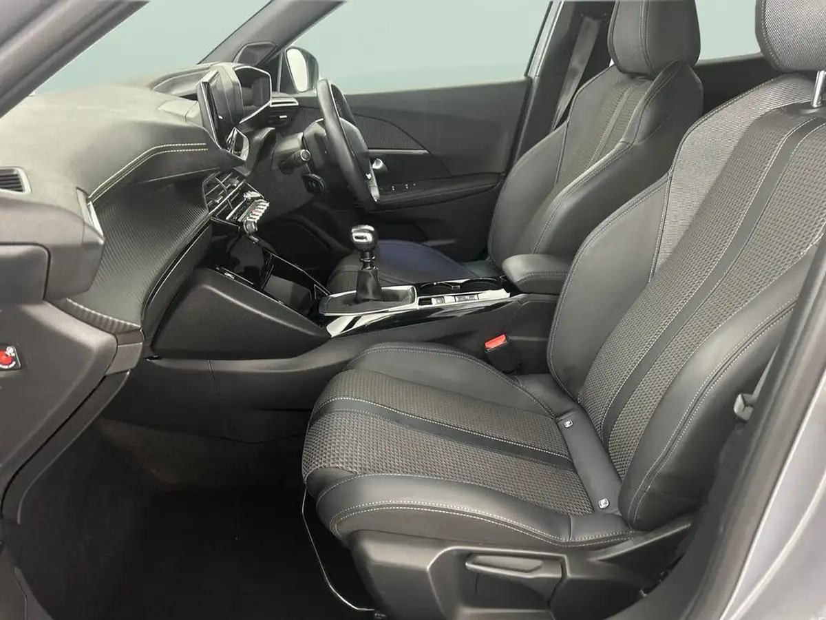 2022-peugeot-2008-suv-12-puretech-gt-big-16