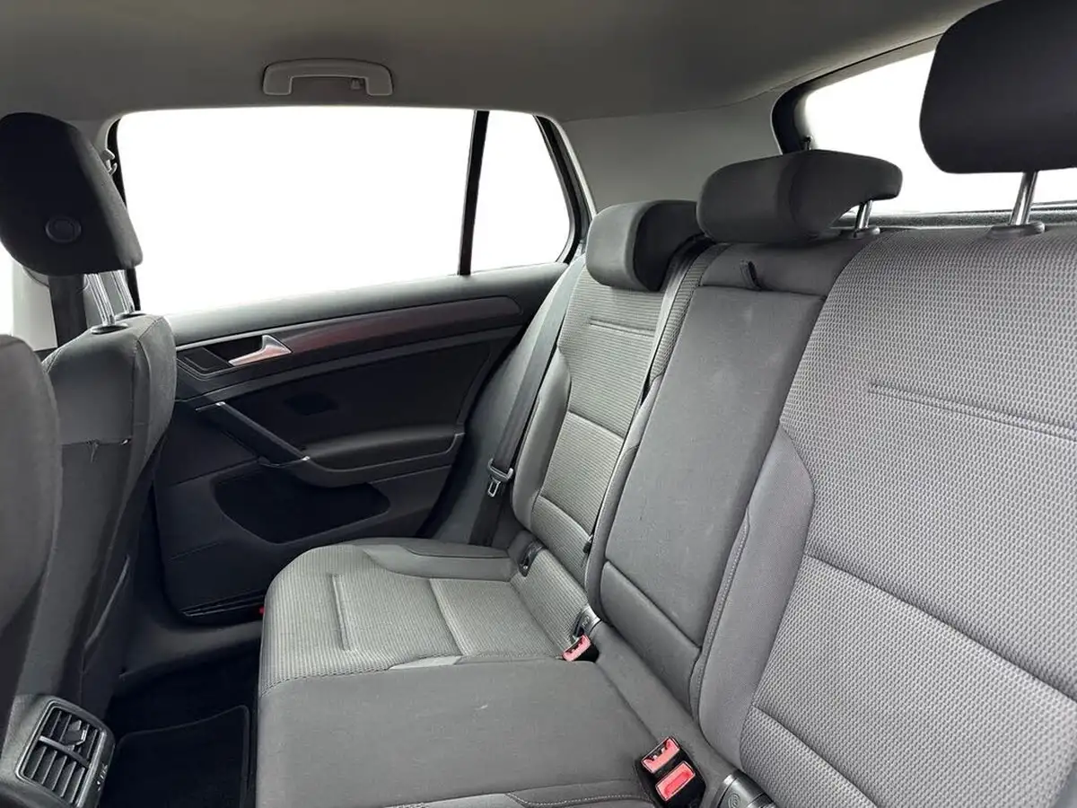 2018-volkswagen-golf-10-tsi-se-110ps-ss-hatchback-5d-big-10