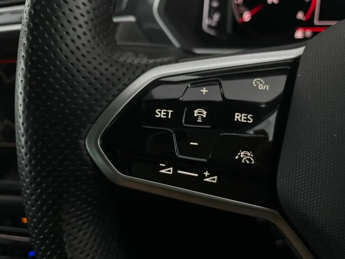 2021-volkswagen-tiguan-15-tsi-r-line-big-30