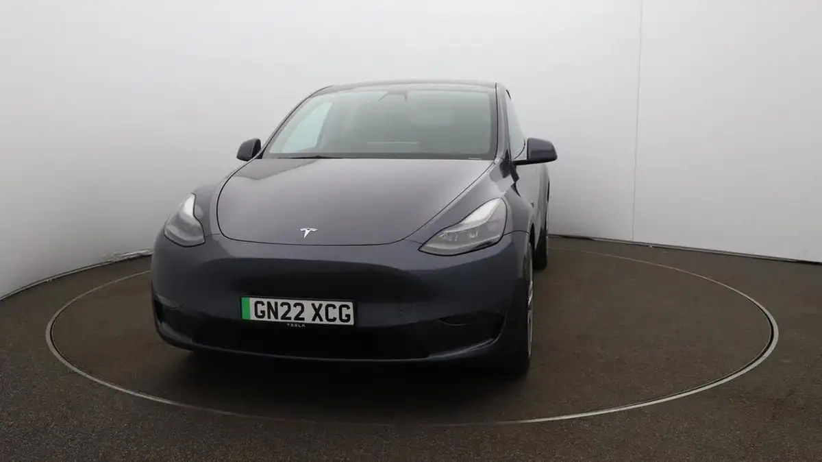 2022-tesla-model-y-e-long-range-big-19
