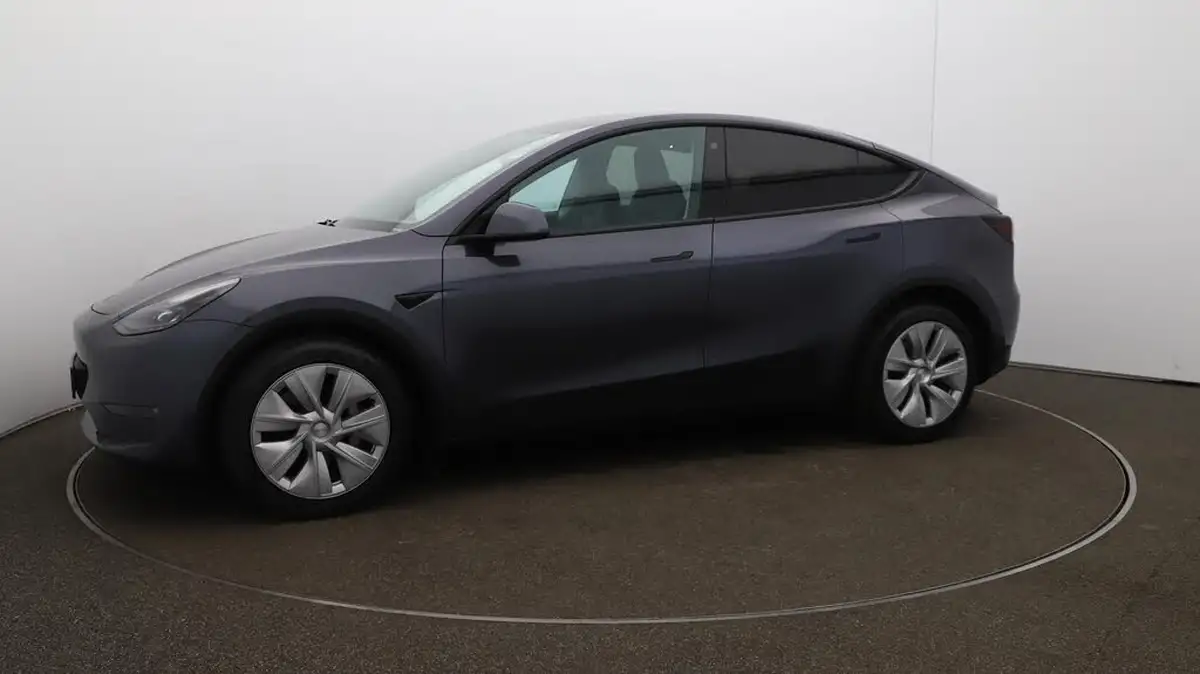 2022-tesla-model-y-e-long-range-big-67