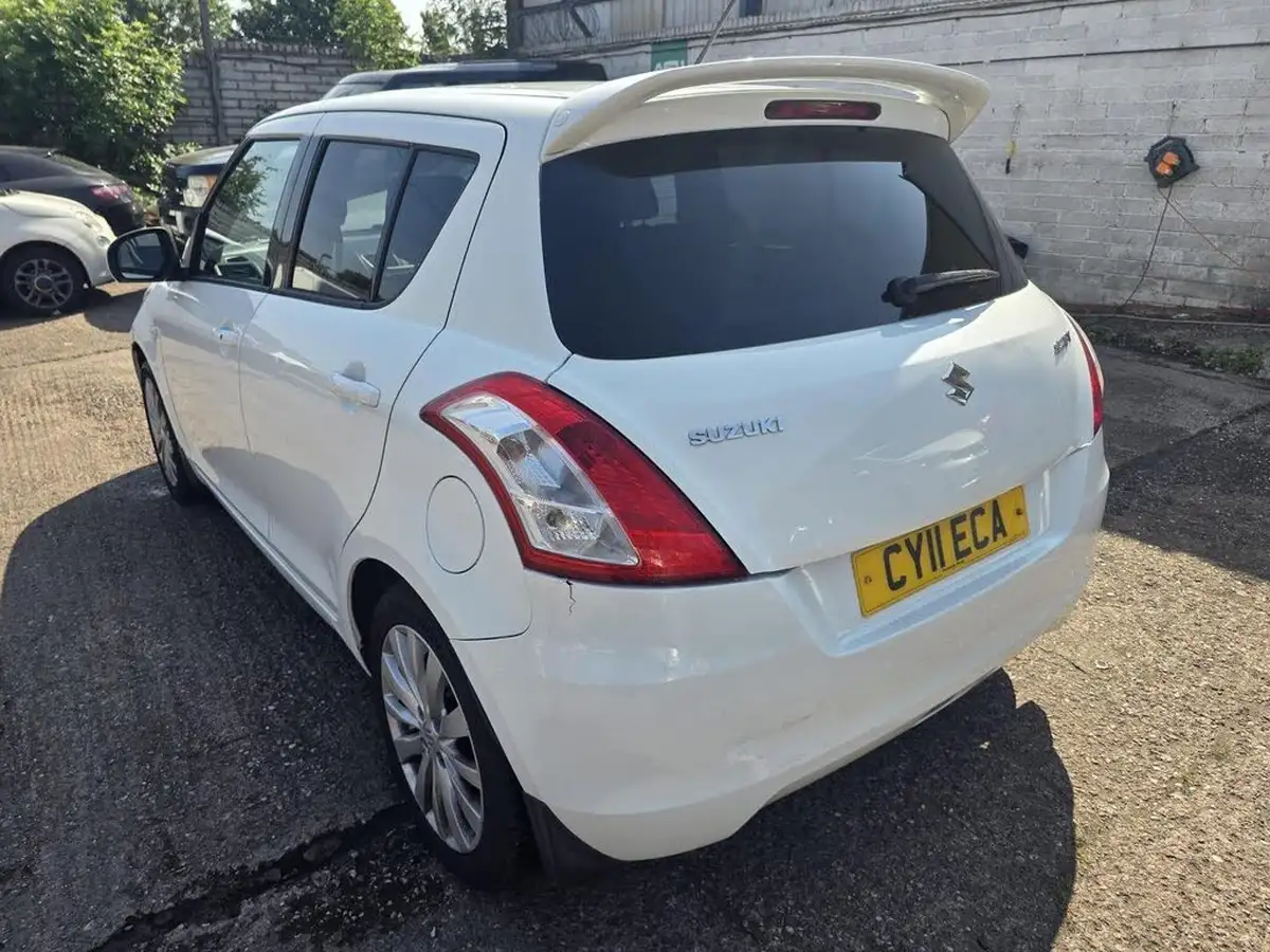 2011-suzuki-swift-12-sz4-5d-big-4