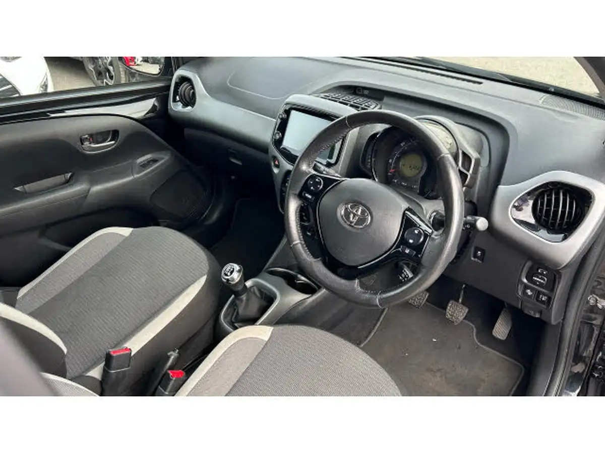 2021-toyota-aygo-10-vvt-i-x-play-tss-big-10