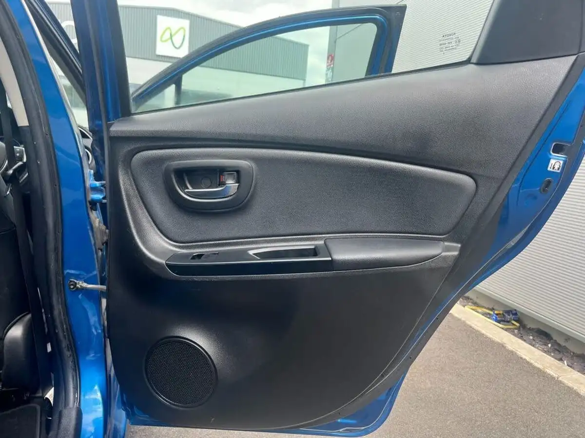 2015-toyota-yaris-15-vvt-i-excel-hybrid-15in-big-36