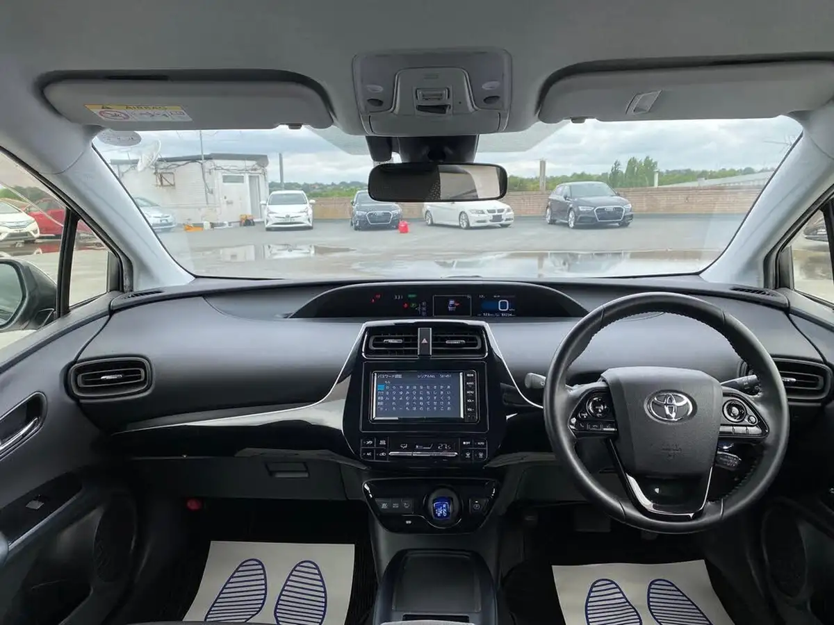 2019-toyota-prius-big-40