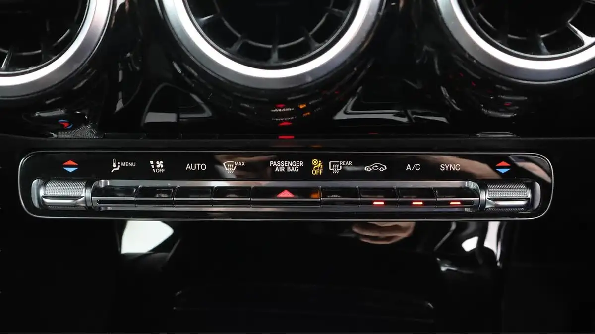 2020-mercedes-benz-a-class-13-a200-amg-line-saloon-4d-7g-dct-big-12
